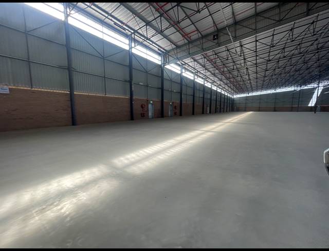 1,910M² WAREHOUSE TO LET IN AIRPORT PARK